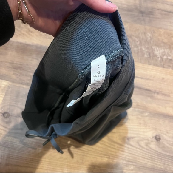 lululemon every movement shorts - Picture 4 of 5